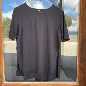 really cute LULULEMON Black T shirt w/slit sides  size 8 or M